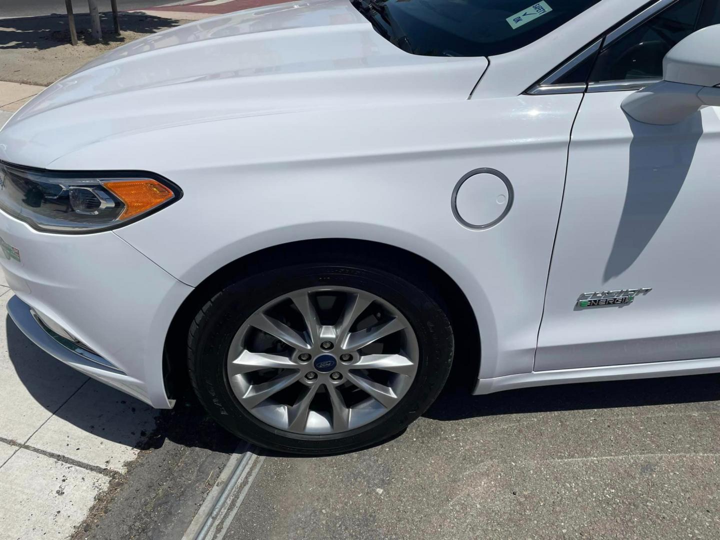 2018 WHITE /BLACK Ford Fusion Energi Titanium (3FA6P0SU6JR) with an 2.0L L4 DOHC 16V HYBRID engine, CVT transmission, located at 744 E Miner Ave, Stockton, CA, 95202, (209) 944-5770, 37.956863, -121.282082 - Photo#4
